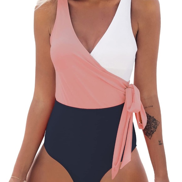 CUPSHE Color Block V-neck One-Piece - Picture 6 of 8